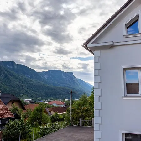 Apartment Hillside *